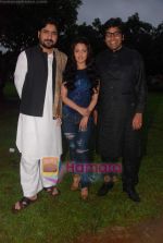 Yashpal Sharma, Riya Sen, Ashutosh Rana at A Strange Love Story film on location in Kamalistan on 8th Sept 2010 (6).JPG
